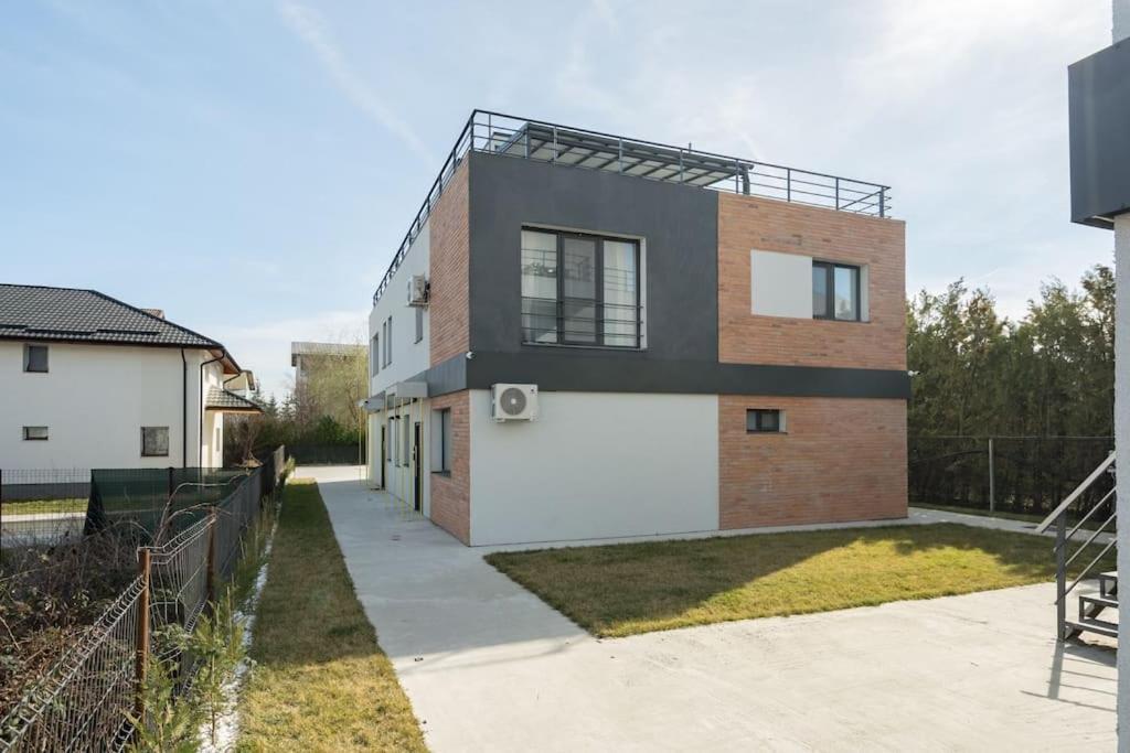 Flight Two I Studio Near Therme & Airport Otopeni Exterior foto